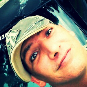 iIiJaSoNRoCkSiIi